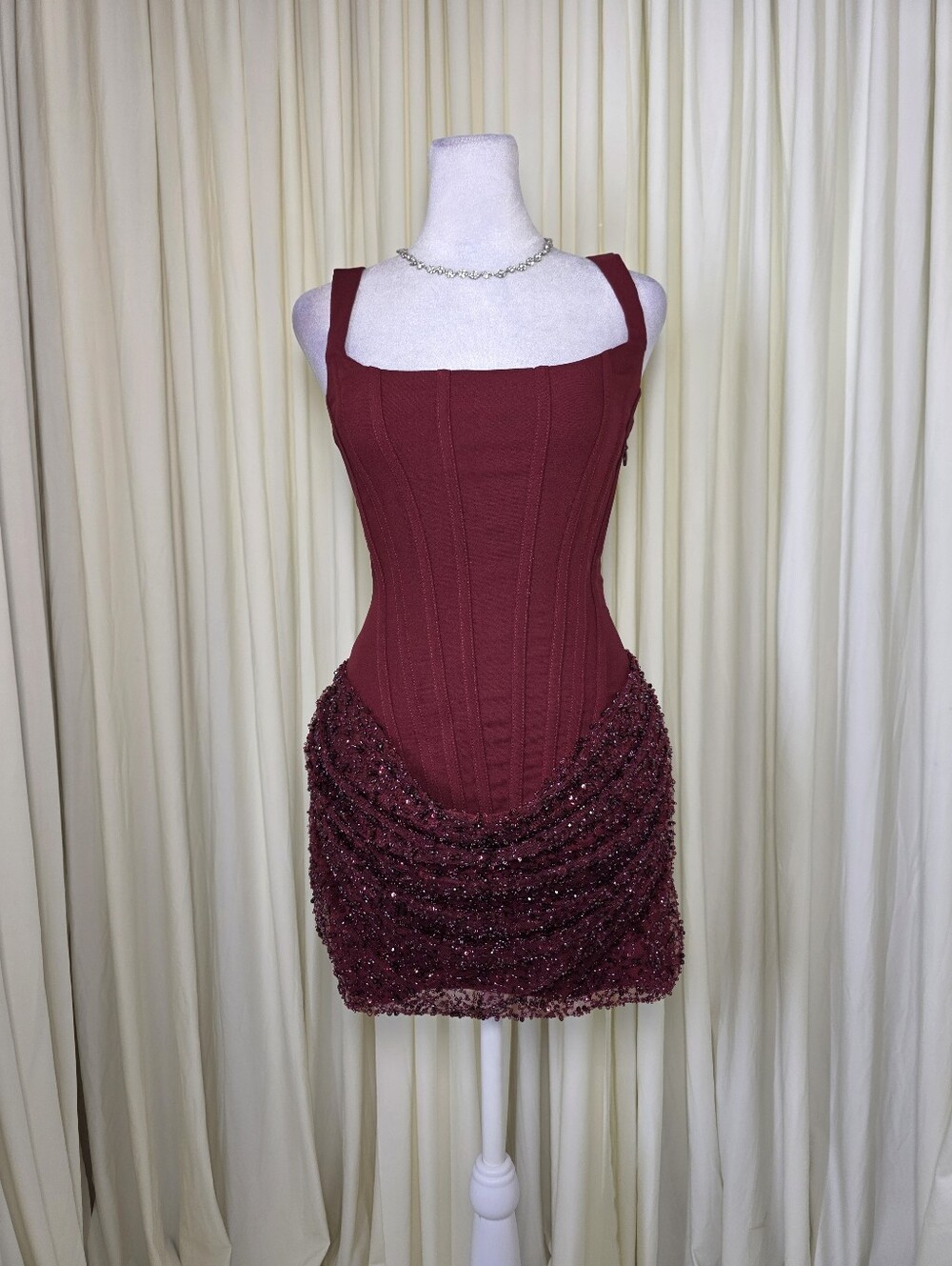 Minivestido Yeona - Borgoña BABYBOO FASHION NWT $241 - Picture 2 of 16